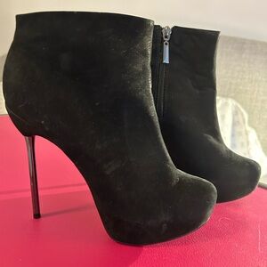 Elegant Black Ankle Boots